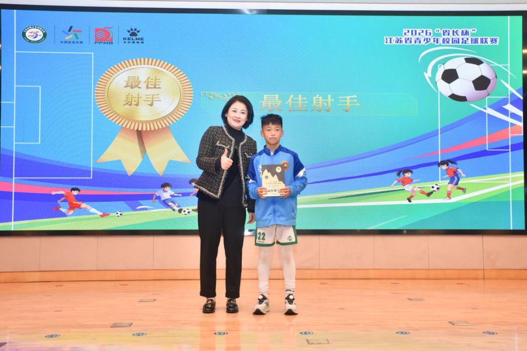 40岁门将诺伊尔创德国大赛最年长纪录 7比1大胜开启世预赛